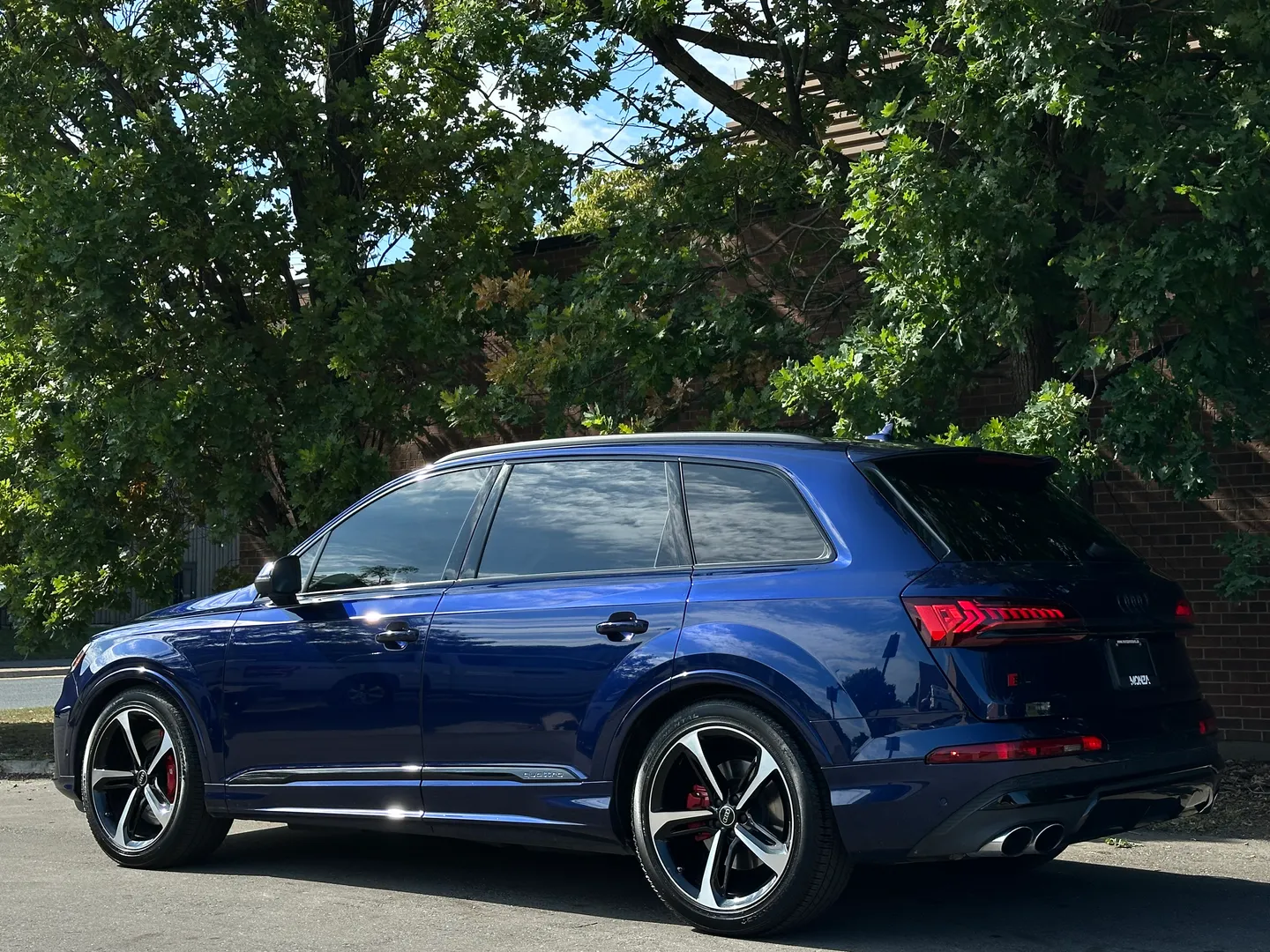 Audi SQ7 — photo 16