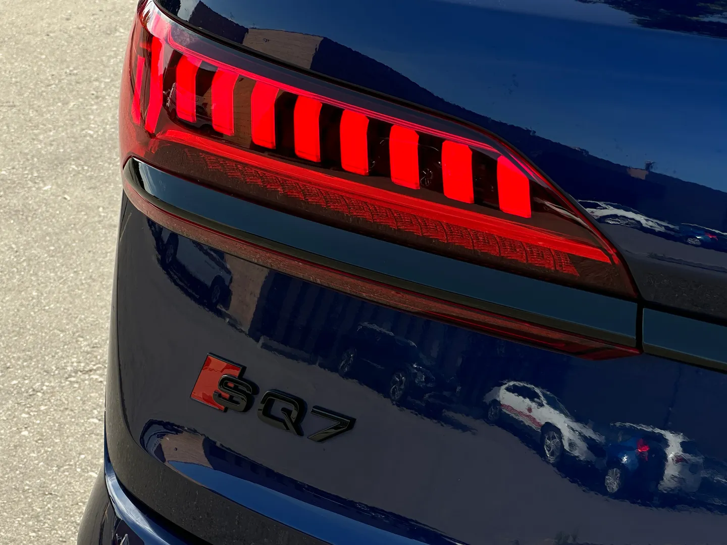 Audi SQ7 — photo 18