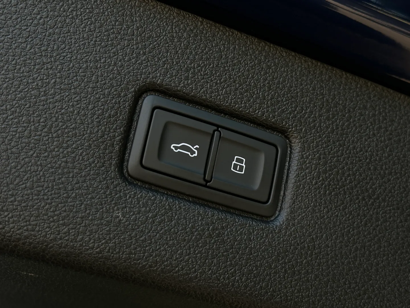 Audi SQ7 — photo 24