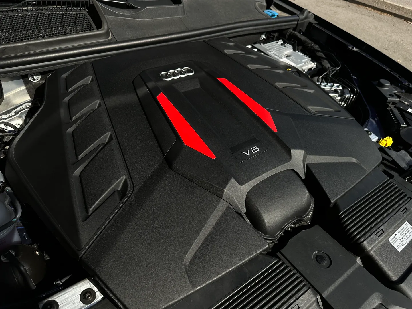 Audi SQ7 — photo 25