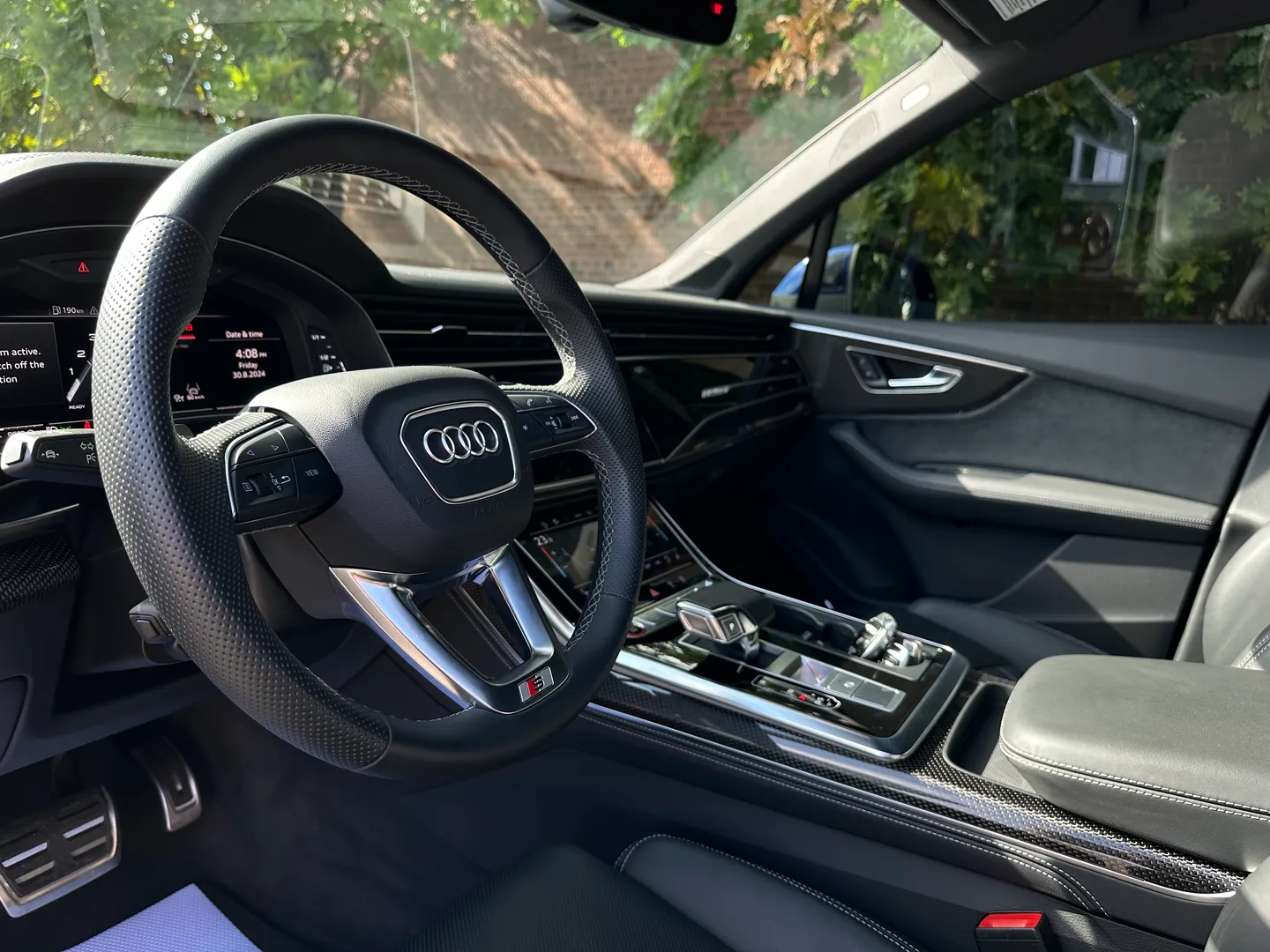 Audi SQ7 — photo 26