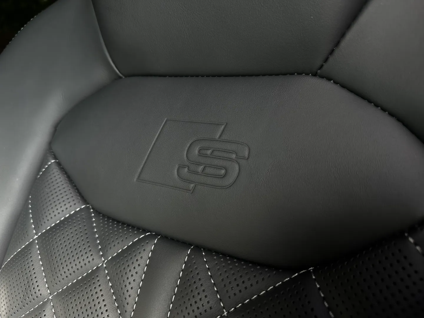 Audi SQ7 — photo 29