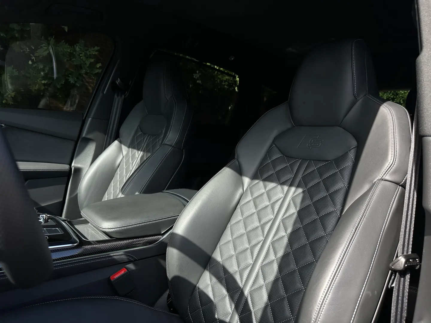 Audi SQ7 — photo 28