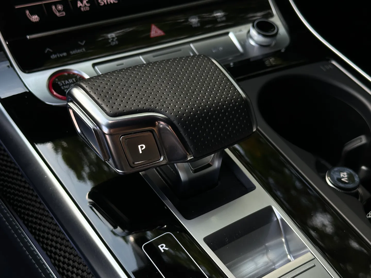 Audi SQ7 — photo 38