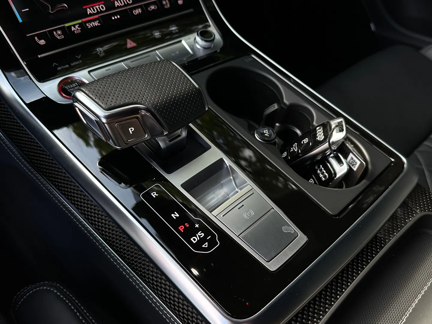 Audi SQ7 — photo 37