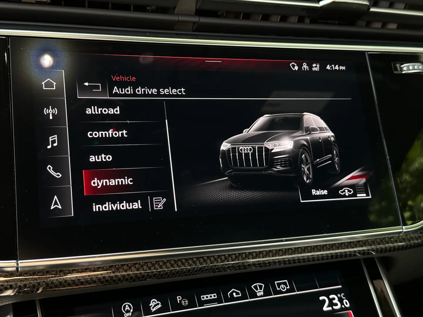 Audi SQ7 — photo 53