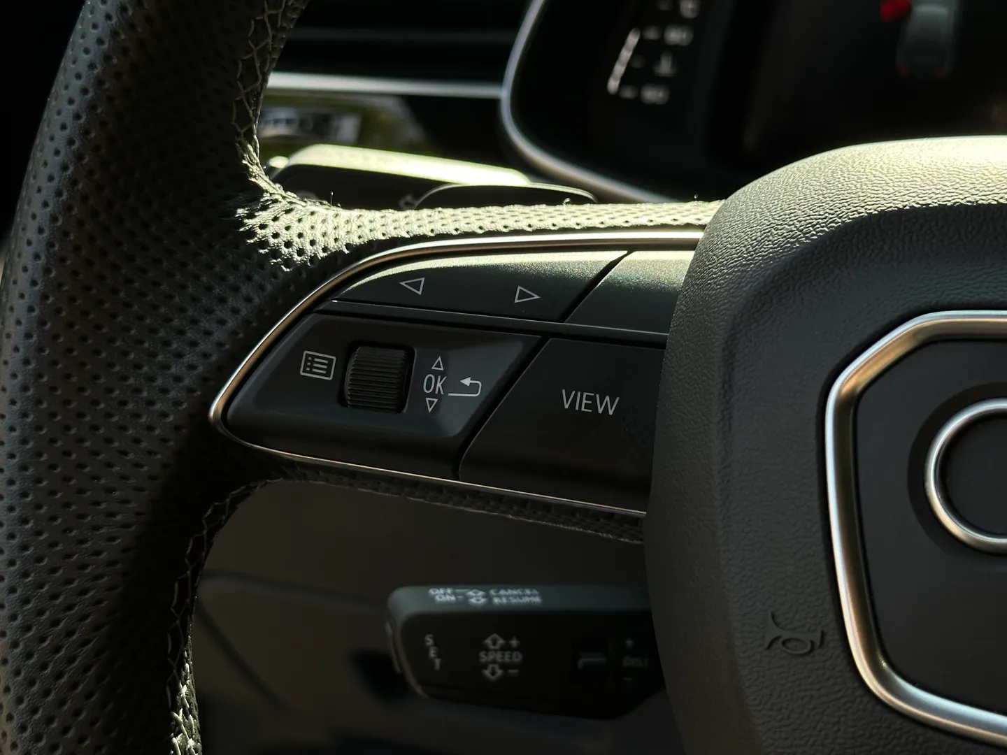 Audi SQ7 — photo 65