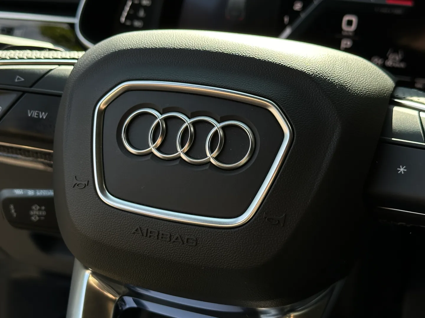 Audi SQ7 — photo 66