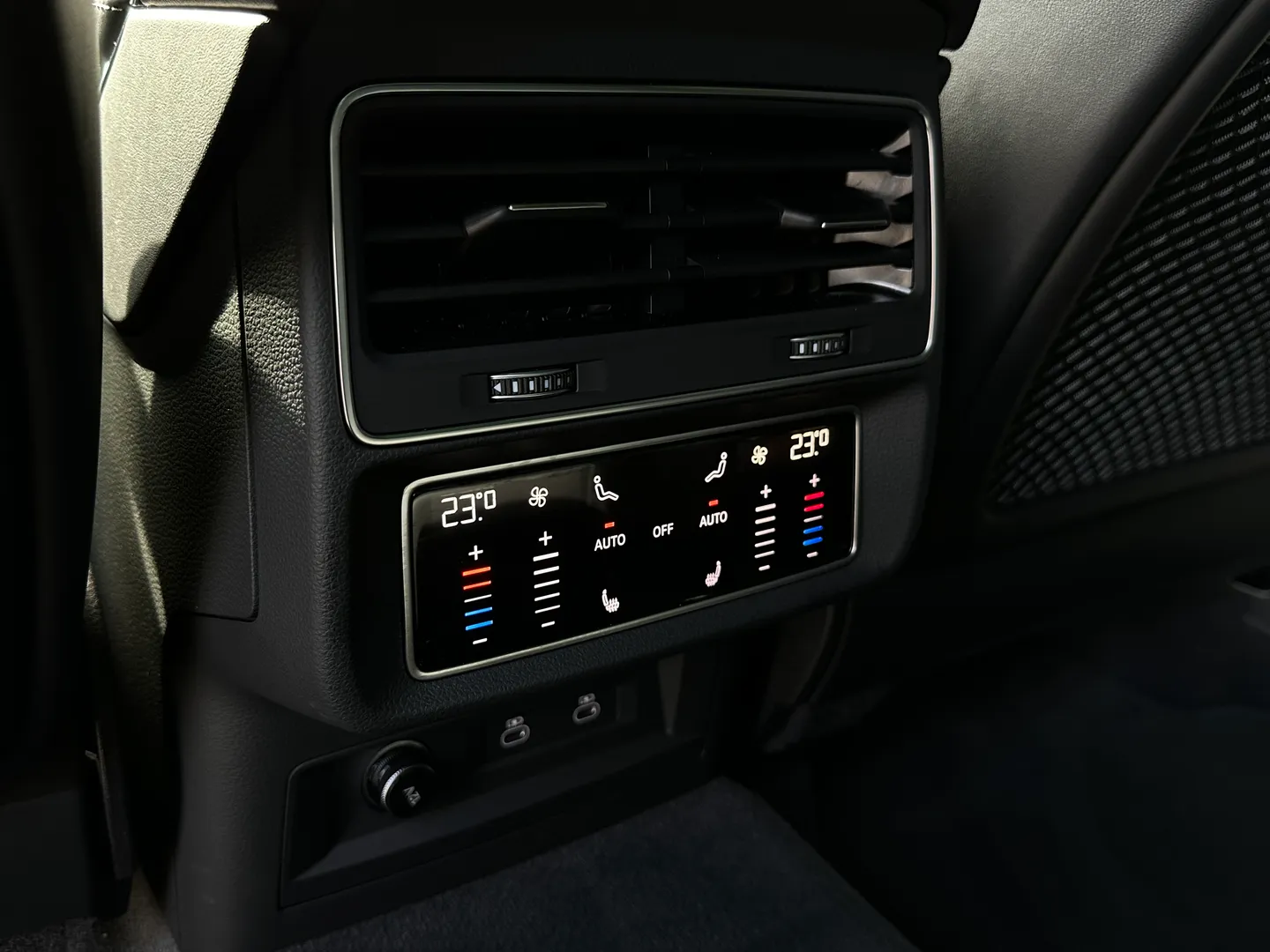 Audi SQ7 — photo 80