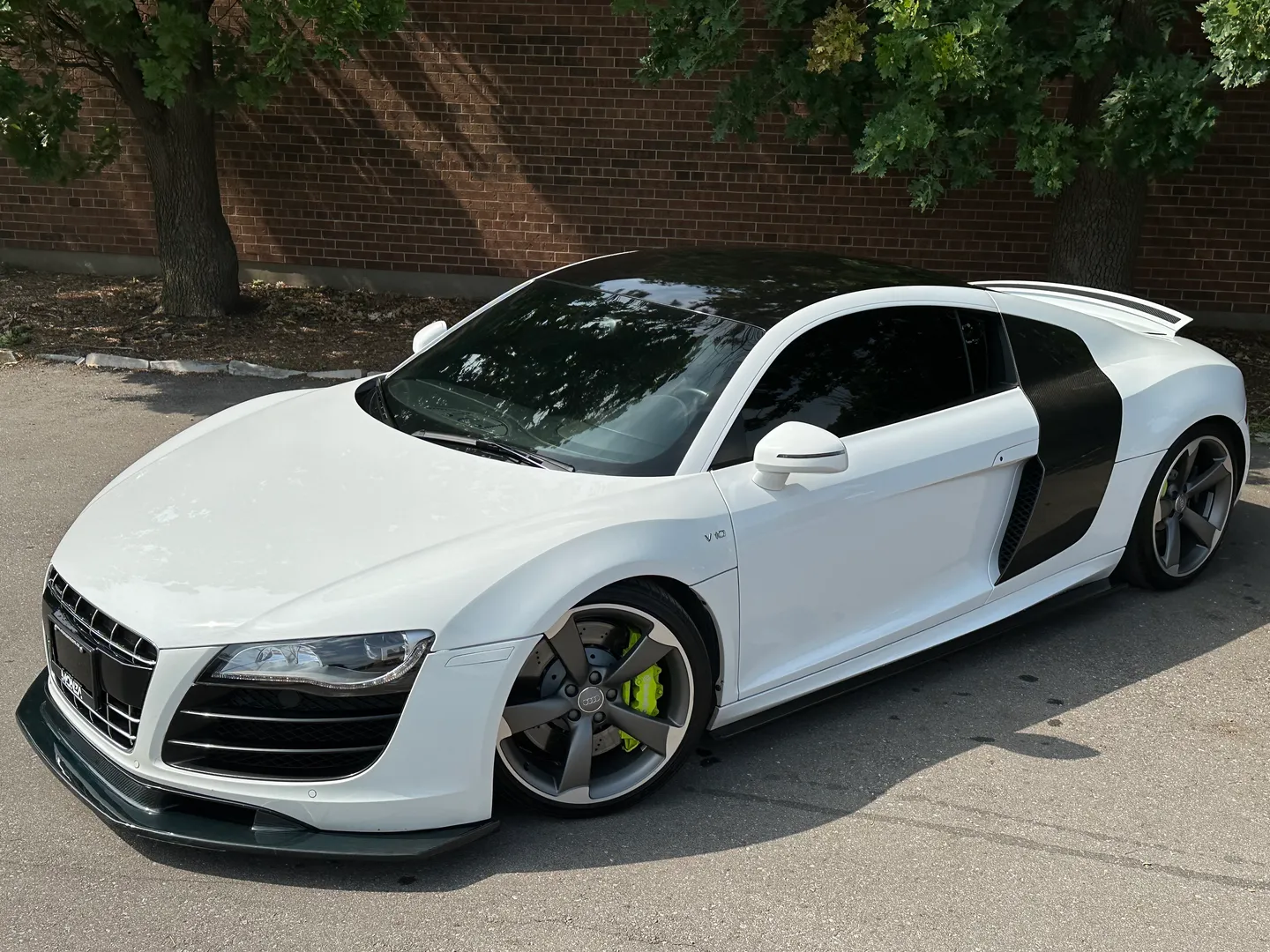 Audi R8 V10 Gated 6 Speed Manual Coupe — photo 2
