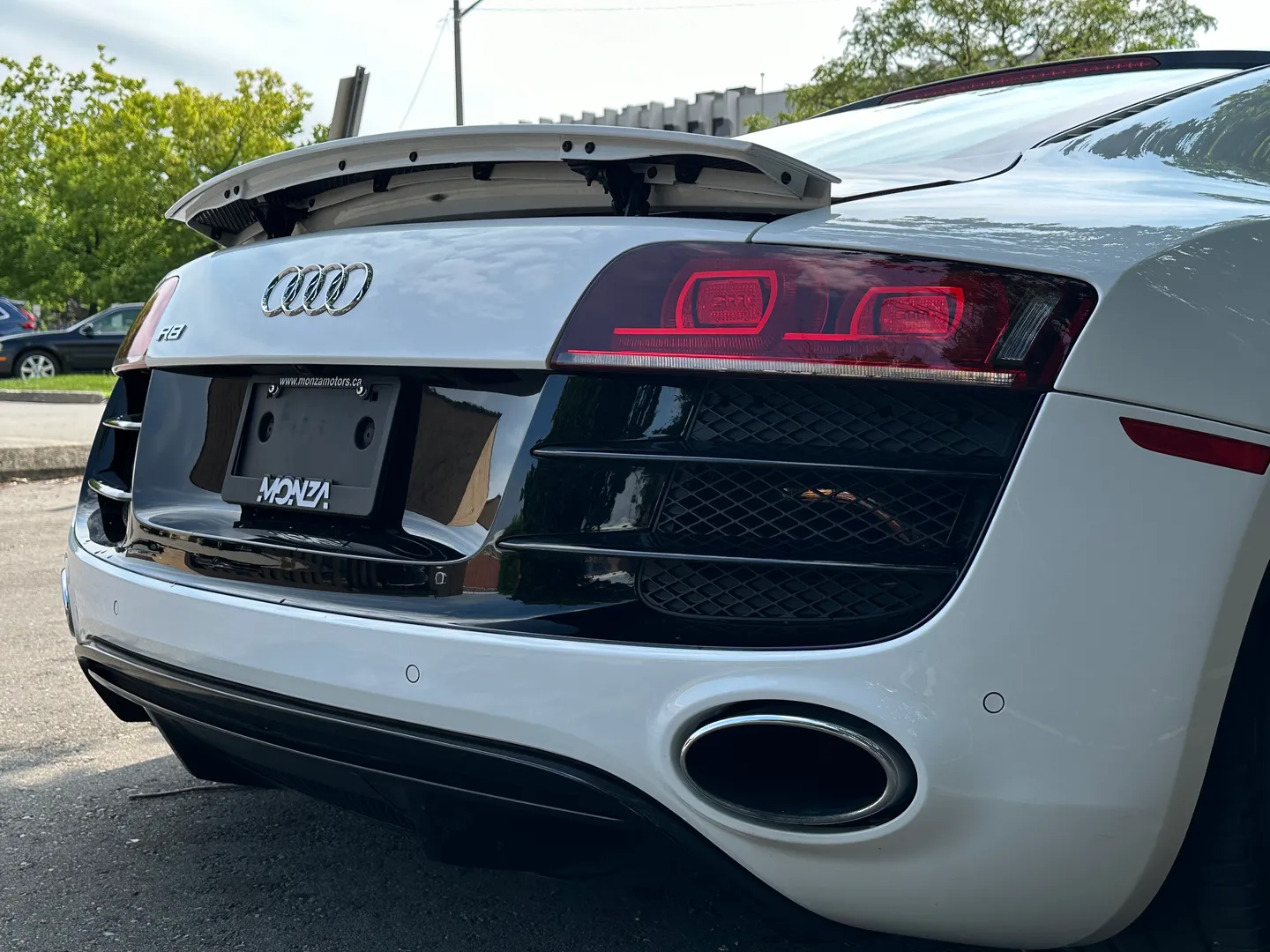 Audi R8 V10 Gated 6 Speed Manual Coupe — photo 27