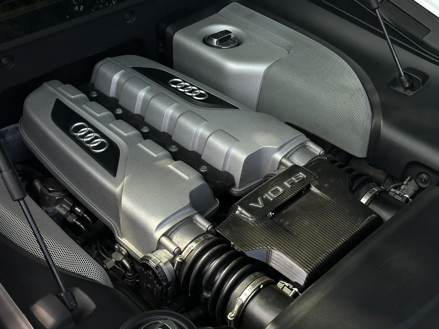 Audi R8 V10 Gated 6 Speed Manual Coupe — photo 30