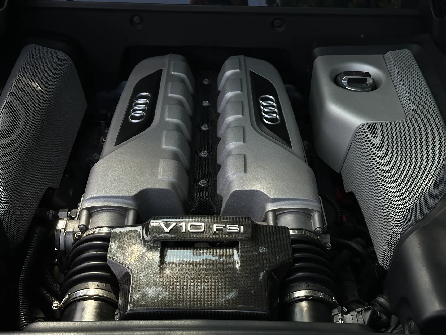 Audi R8 V10 Gated 6 Speed Manual Coupe — photo 31