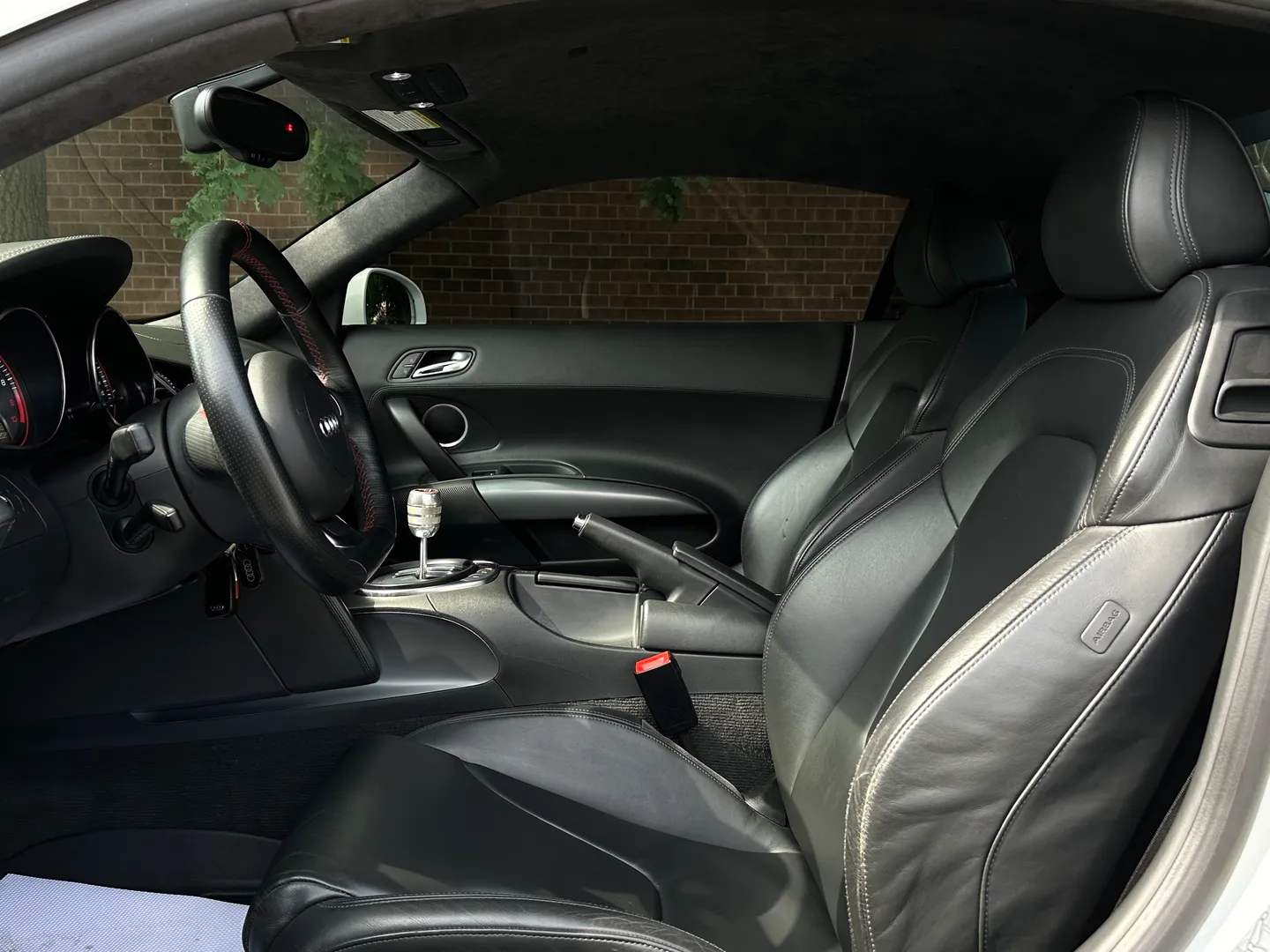 Audi R8 V10 Gated 6 Speed Manual Coupe — photo 36