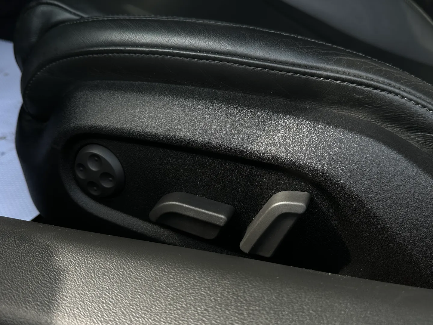 Audi R8 V10 Gated 6 Speed Manual Coupe — photo 38