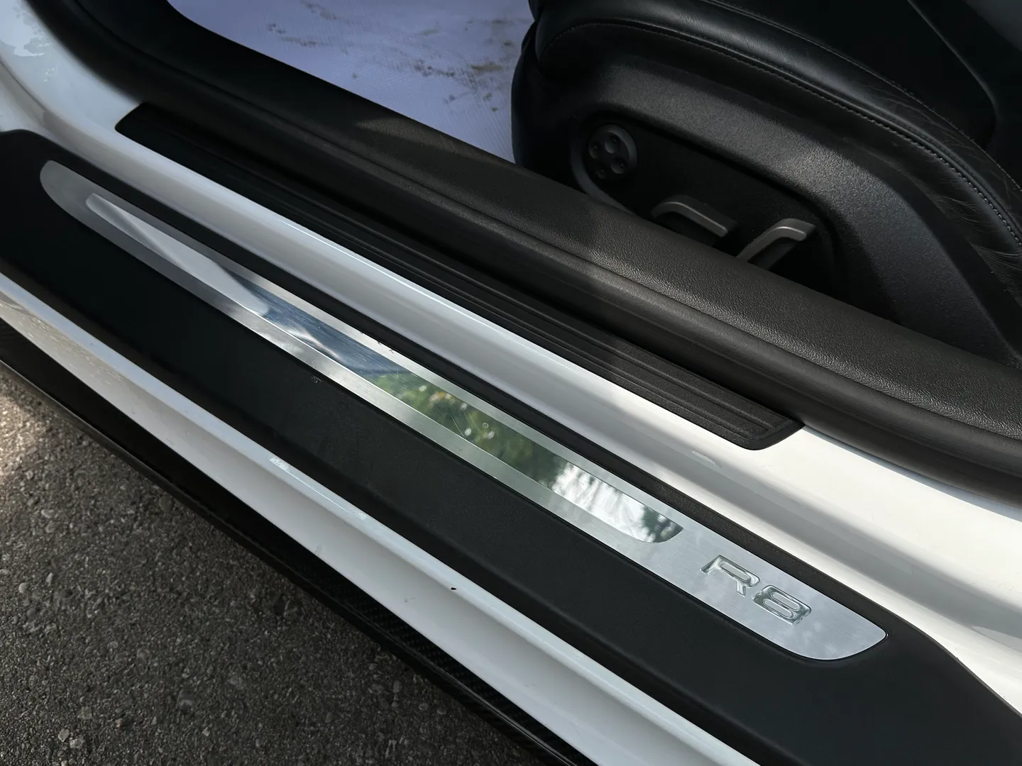 Audi R8 V10 Gated 6 Speed Manual Coupe — photo 39