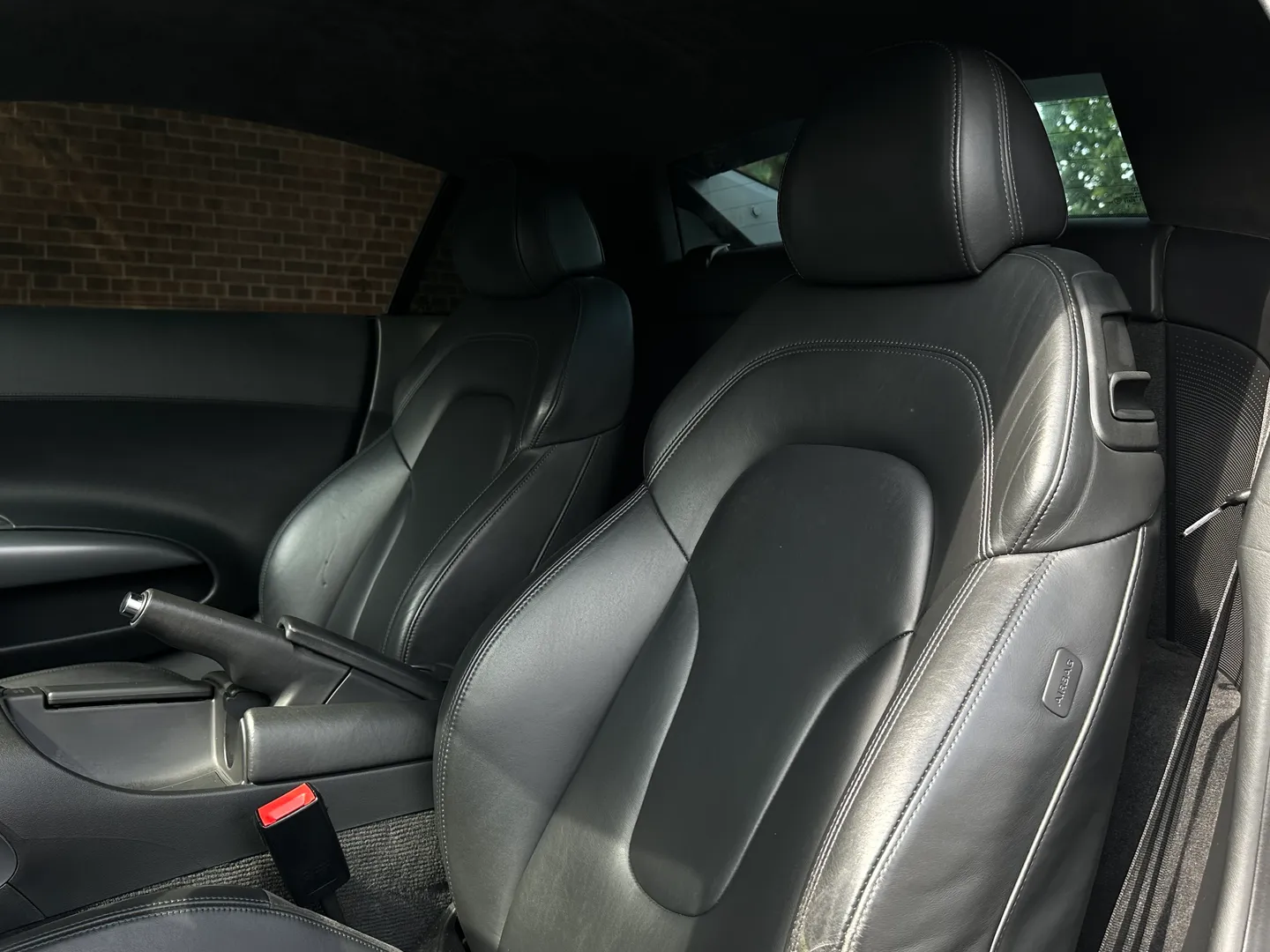 Audi R8 V10 Gated 6 Speed Manual Coupe — photo 37