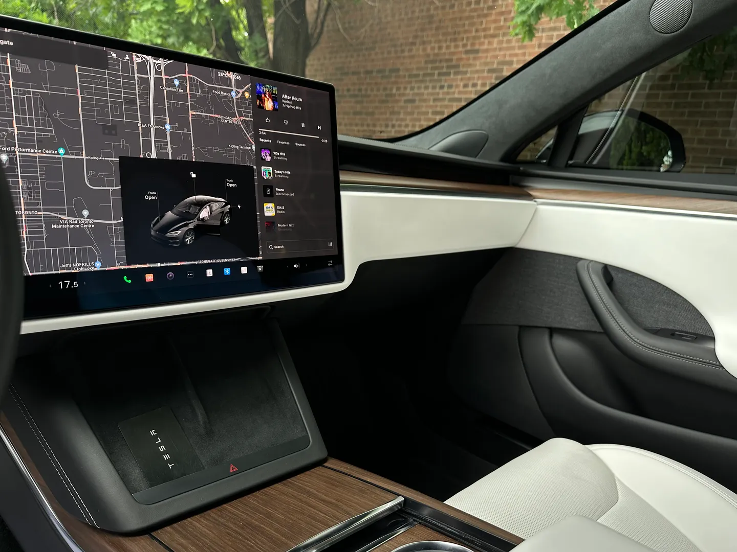 Tesla Model S Long Range — photo 27