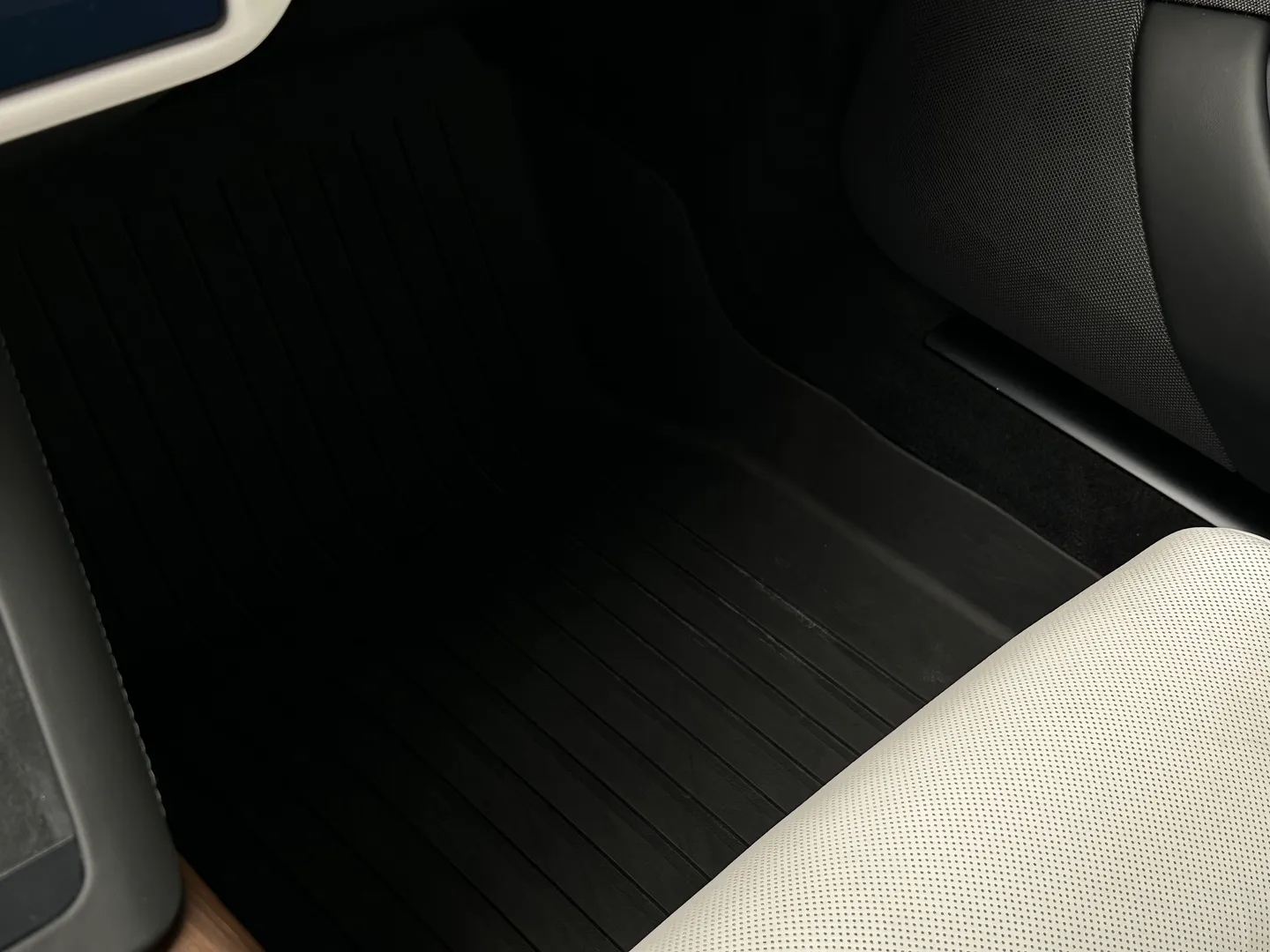 Tesla Model S Long Range — photo 33