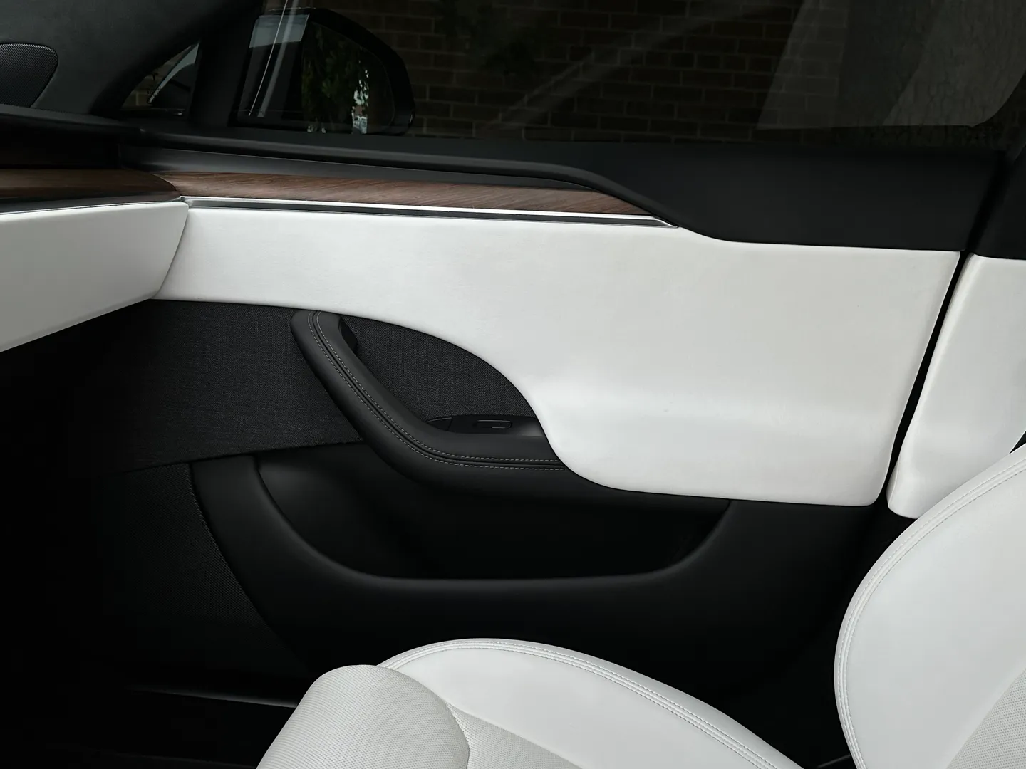 Tesla Model S Long Range — photo 34