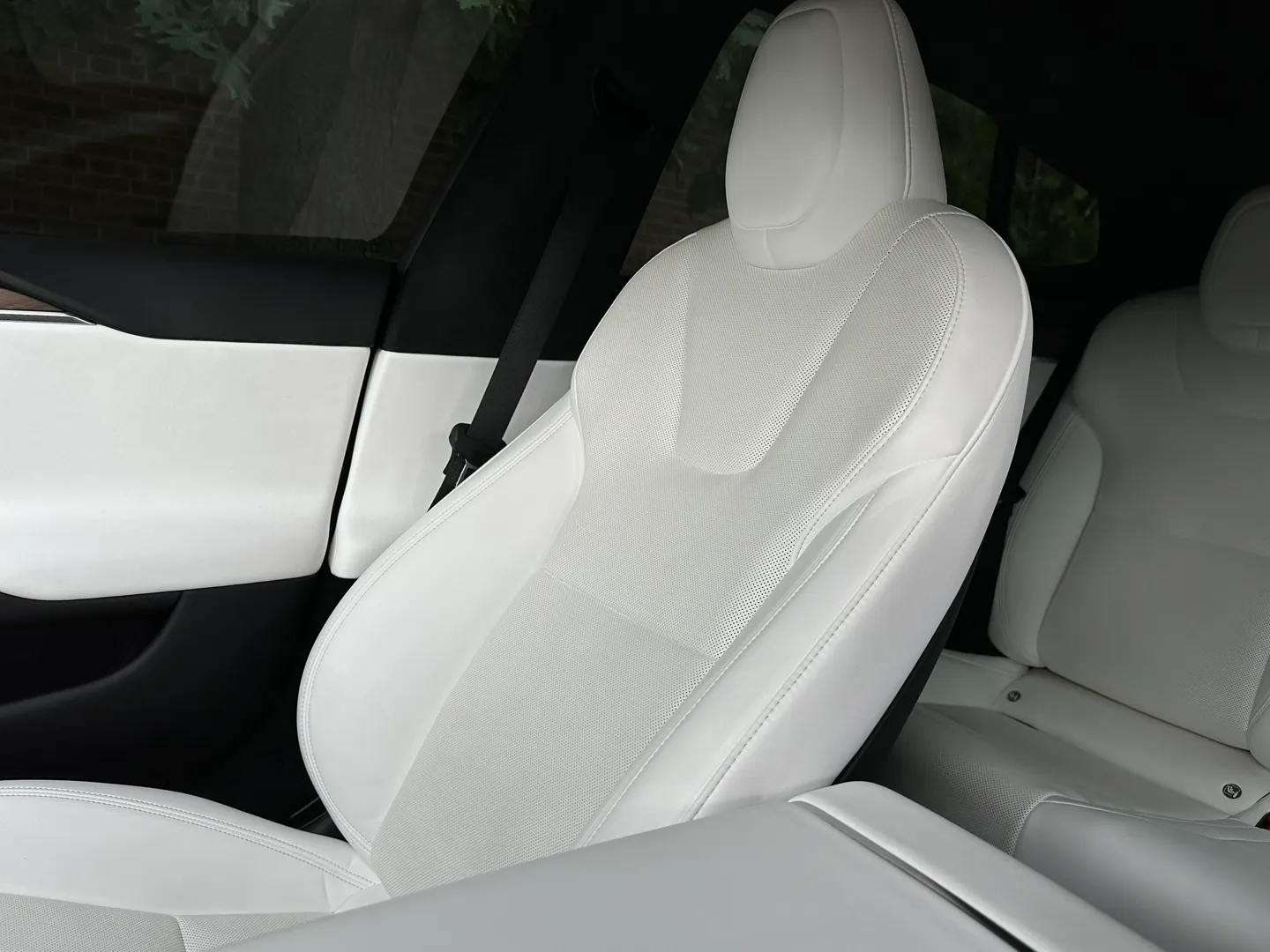 Tesla Model S Long Range — photo 35