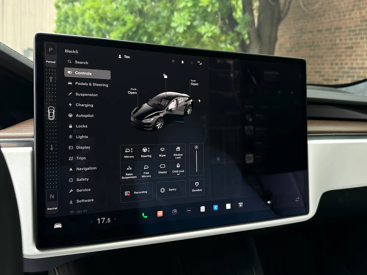 Tesla Model S Long Range — photo 42