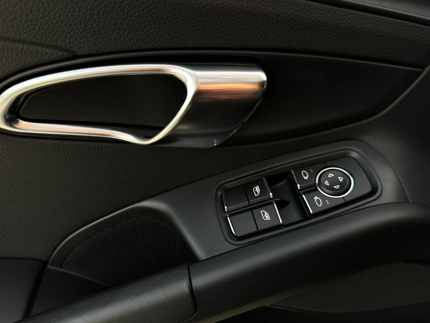 Porsche Cayman S  — photo 40