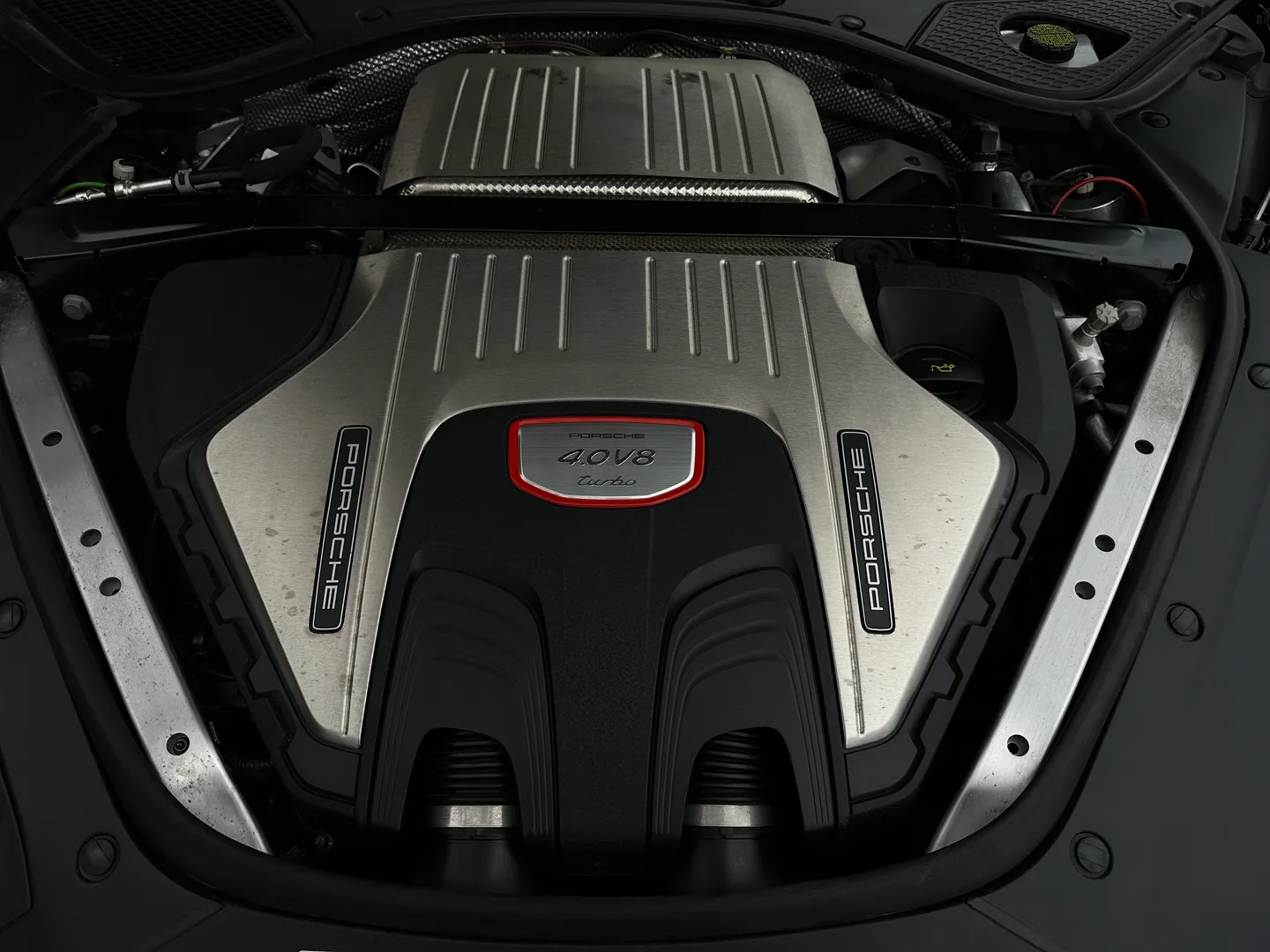 Porsche Panamera Turbo — photo 31