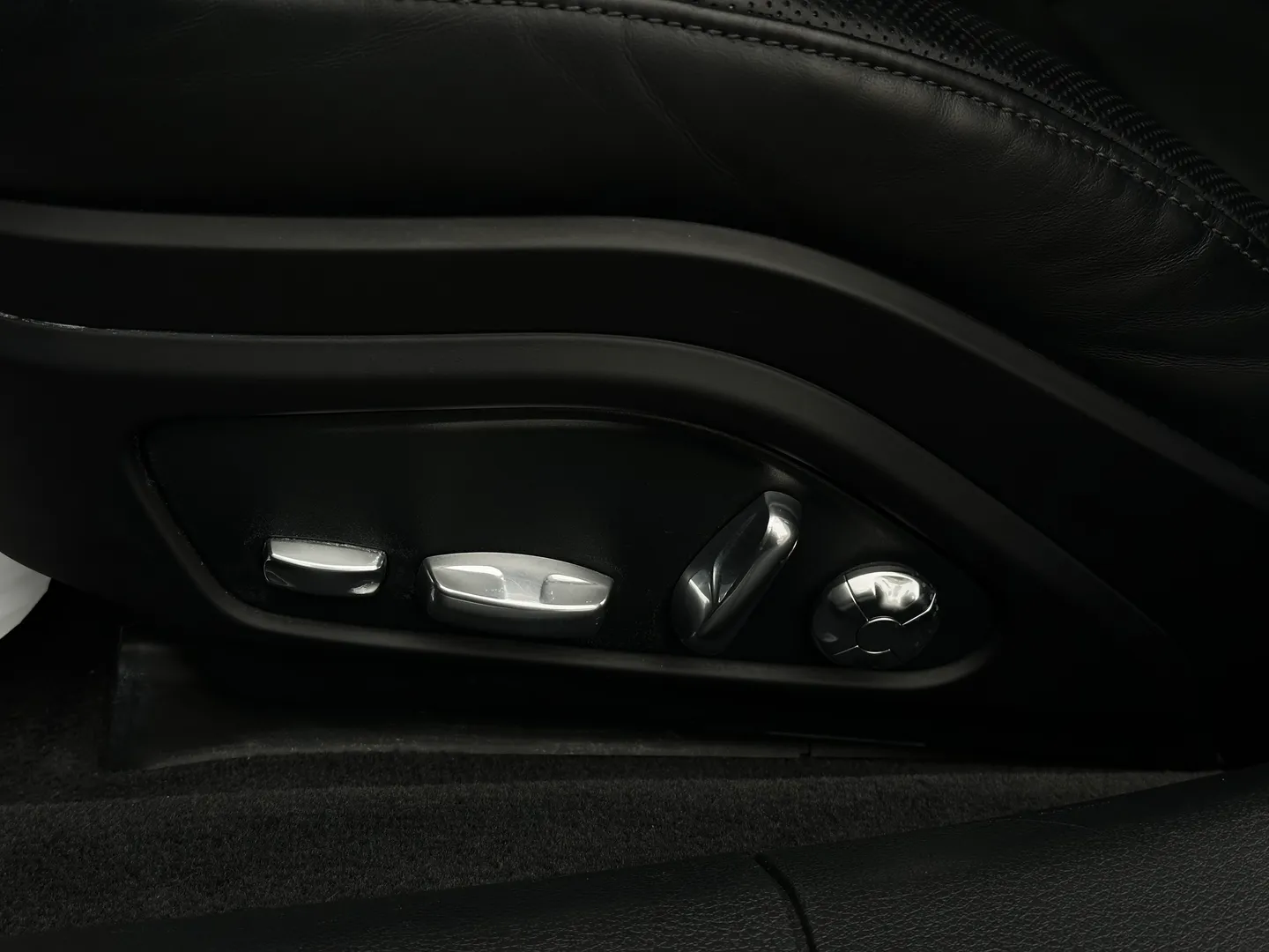Porsche Panamera Turbo — photo 38