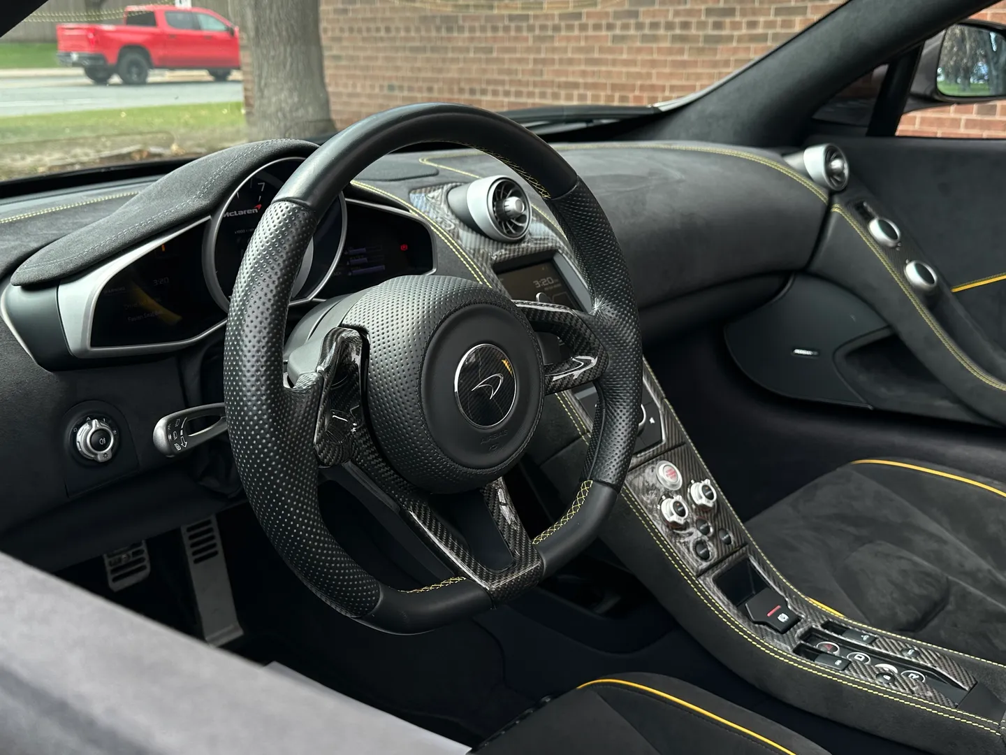 Mclaren 650S Spider — photo 19