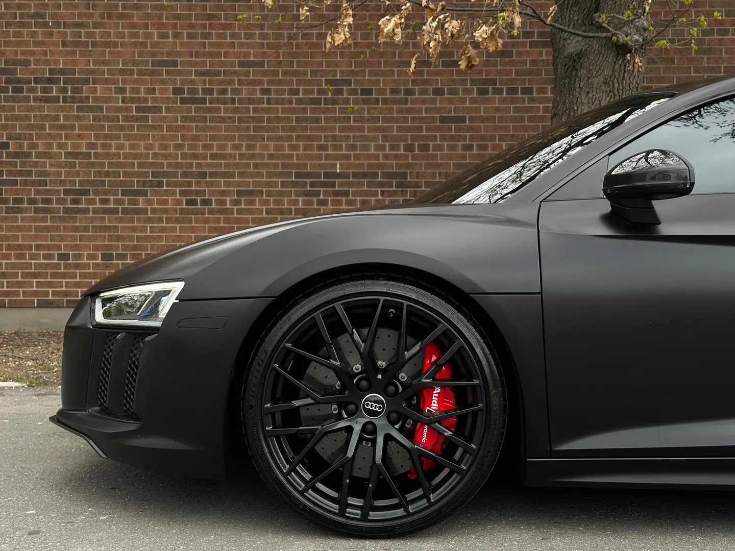 Audi R8 V10 Plus Quattro Coupe — photo 11