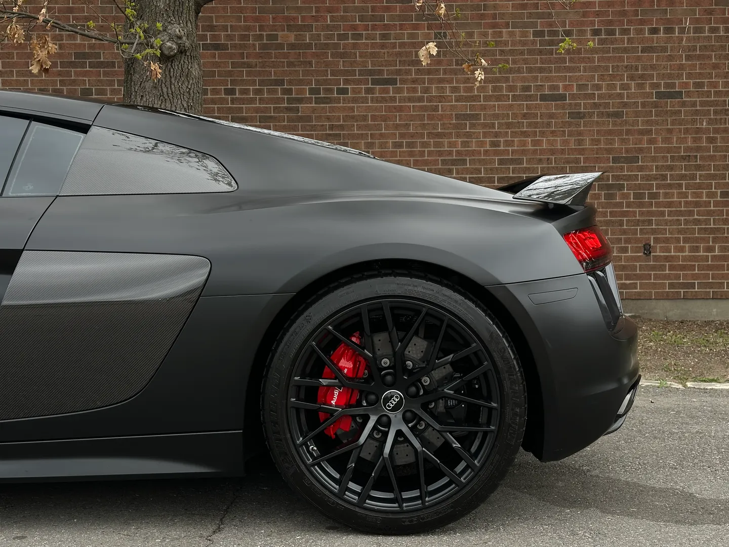 Audi R8 V10 Plus Quattro Coupe — photo 12