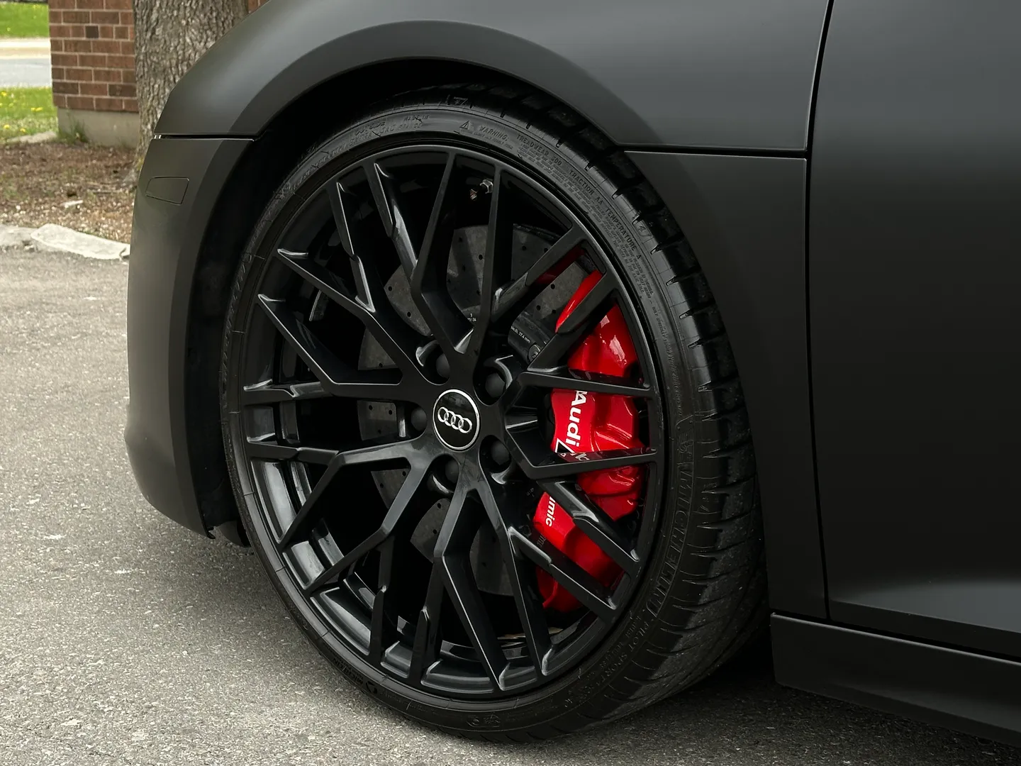 Audi R8 V10 Plus Quattro Coupe — photo 13