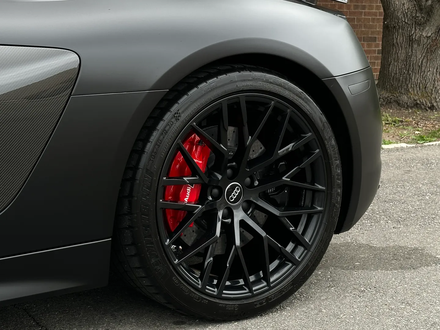 Audi R8 V10 Plus Quattro Coupe — photo 14