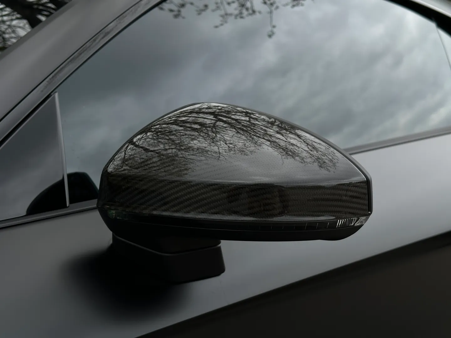 Audi R8 V10 Plus Quattro Coupe — photo 18