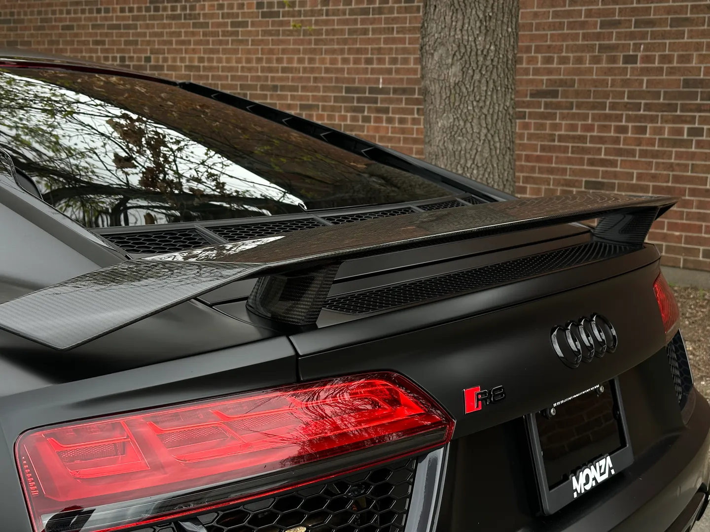 Audi R8 V10 Plus Quattro Coupe — photo 21