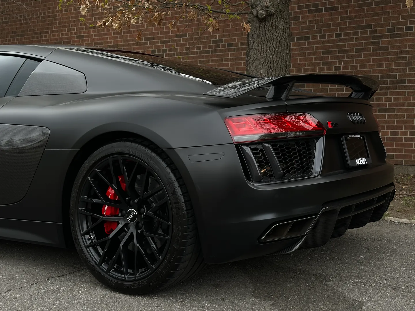 Audi R8 V10 Plus Quattro Coupe — photo 23