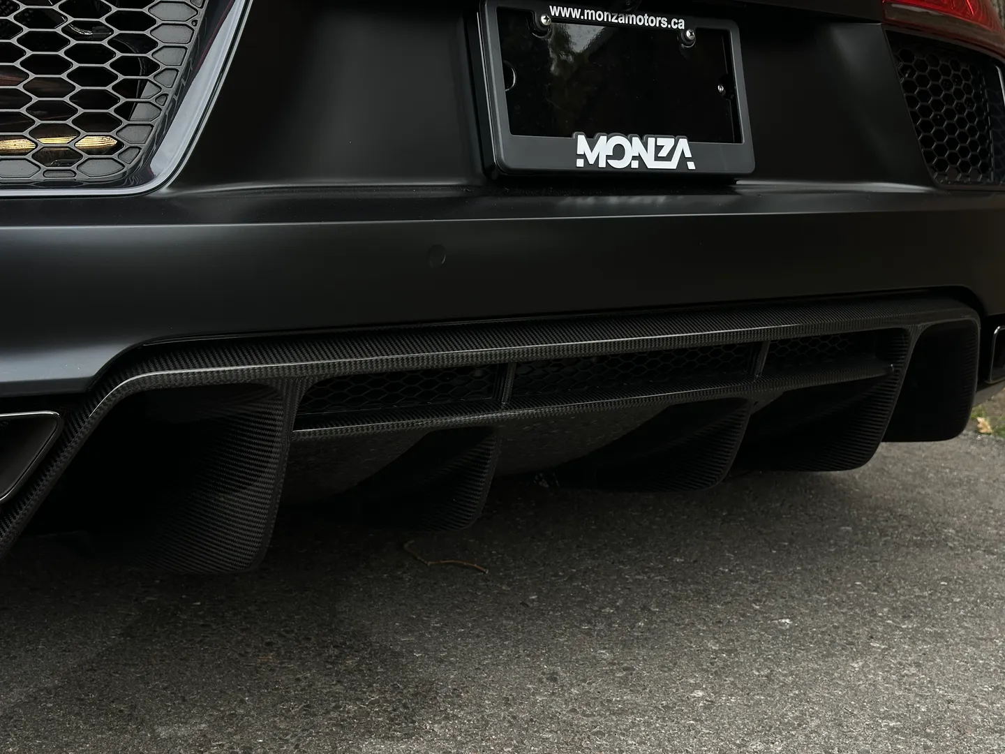 Audi R8 V10 Plus Quattro Coupe — photo 24