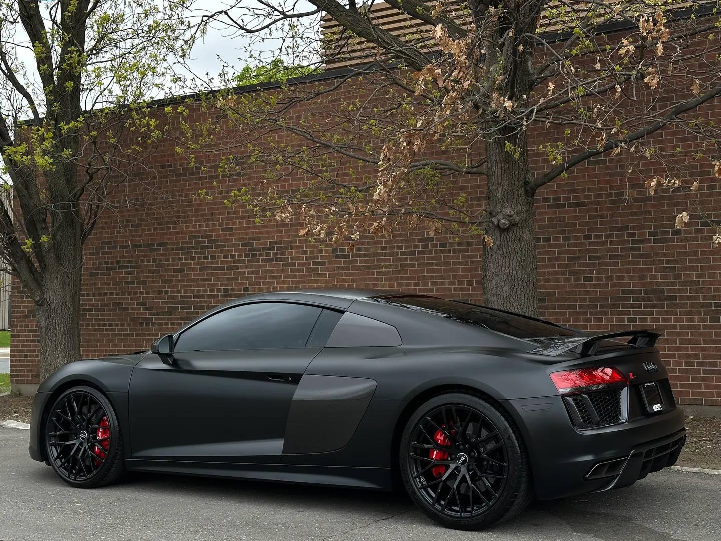 Audi R8 V10 Plus Quattro Coupe — photo 22