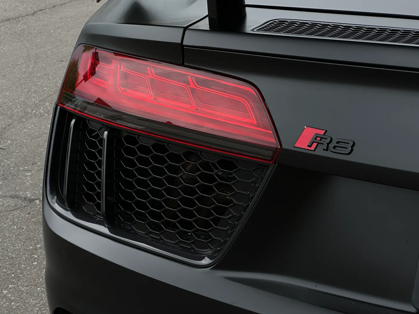 Audi R8 V10 Plus Quattro Coupe — photo 27
