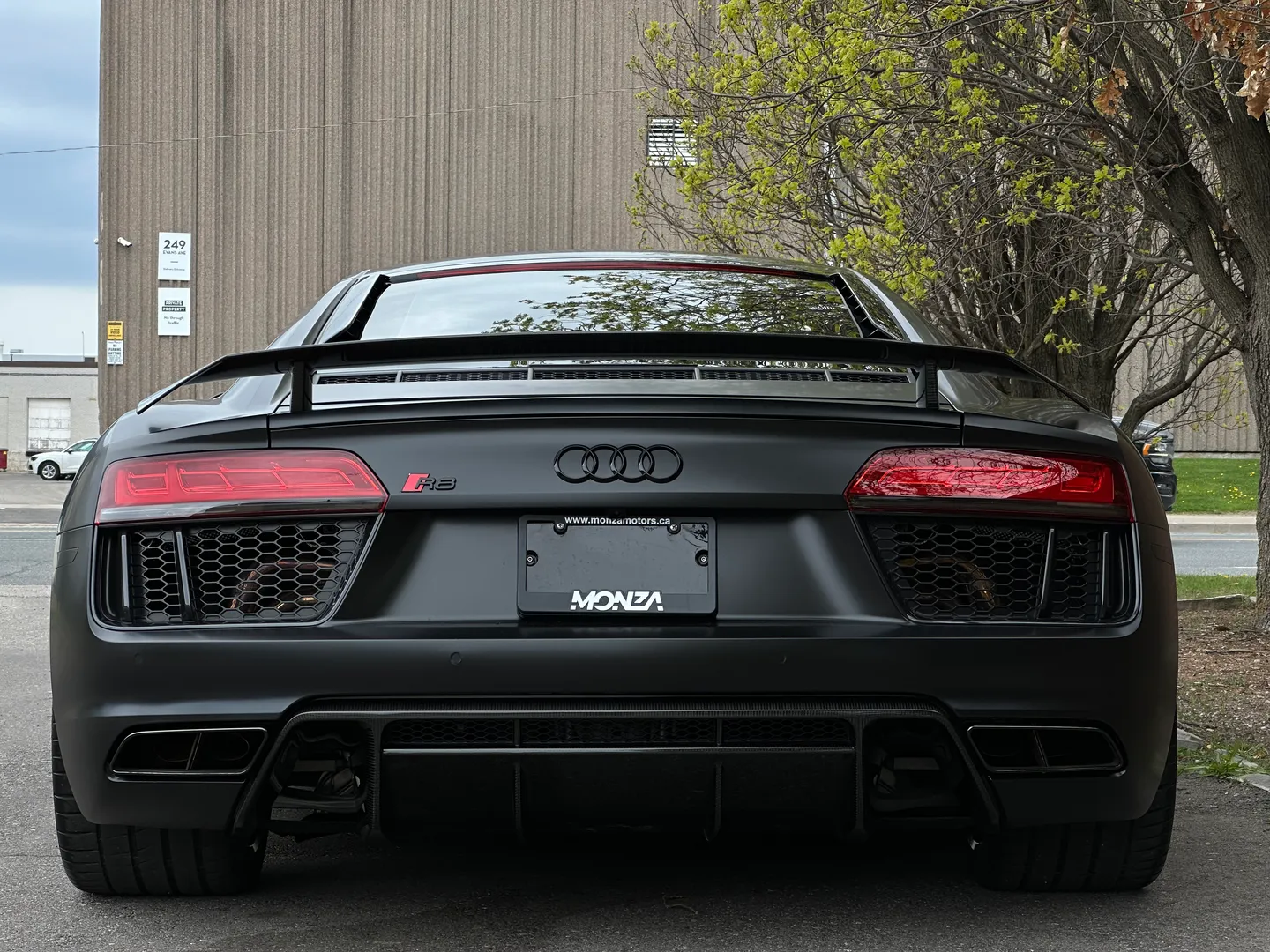 Audi R8 V10 Plus Quattro Coupe — photo 26