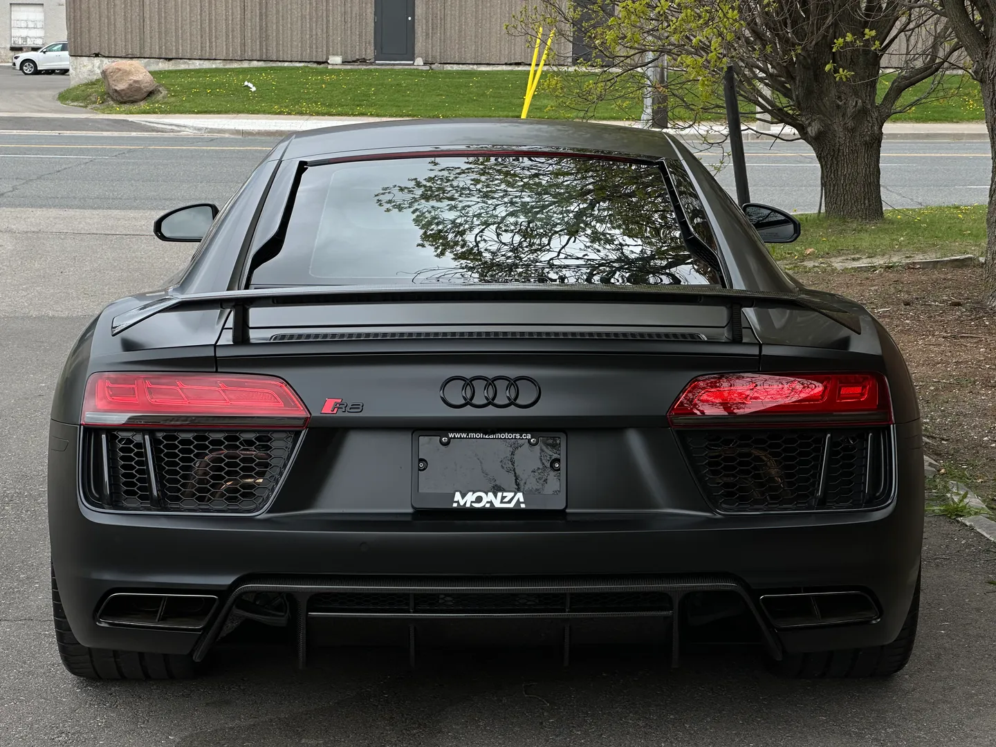 Audi R8 V10 Plus Quattro Coupe — photo 25