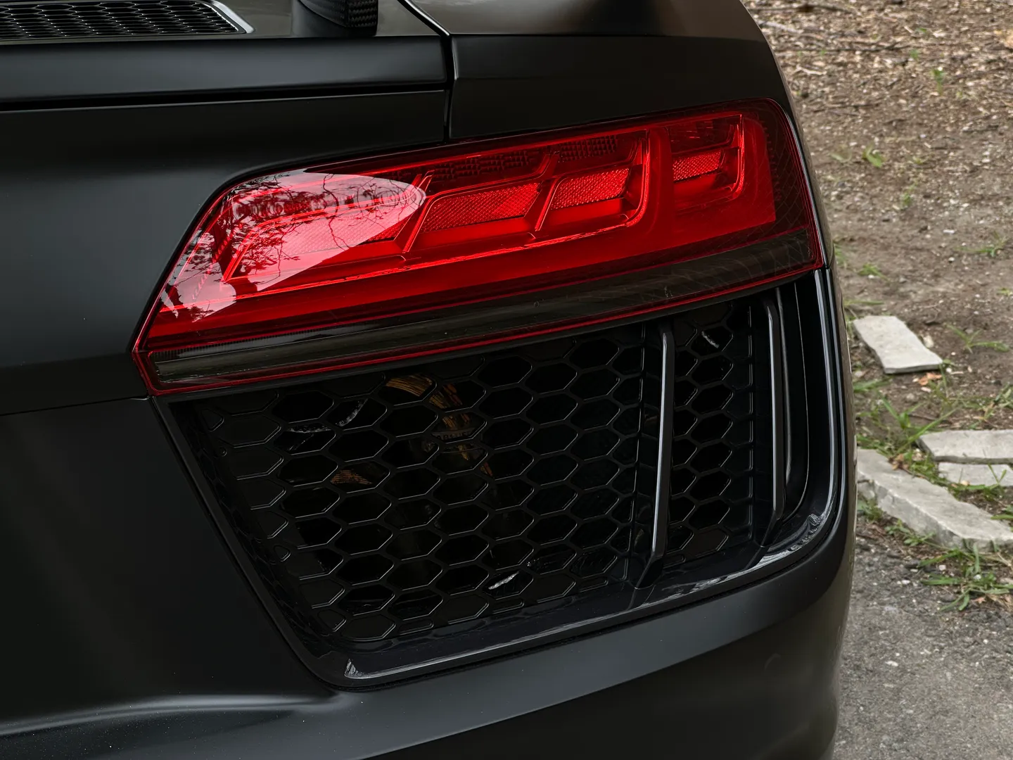 Audi R8 V10 Plus Quattro Coupe — photo 28