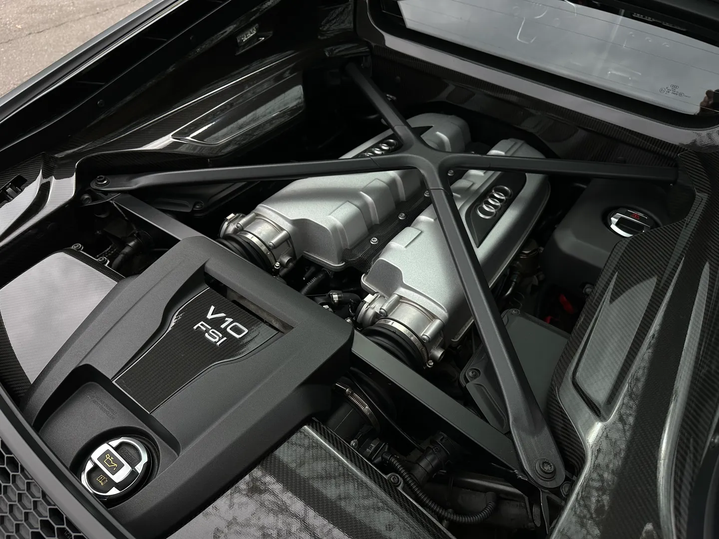Audi R8 V10 Plus Quattro Coupe — photo 34