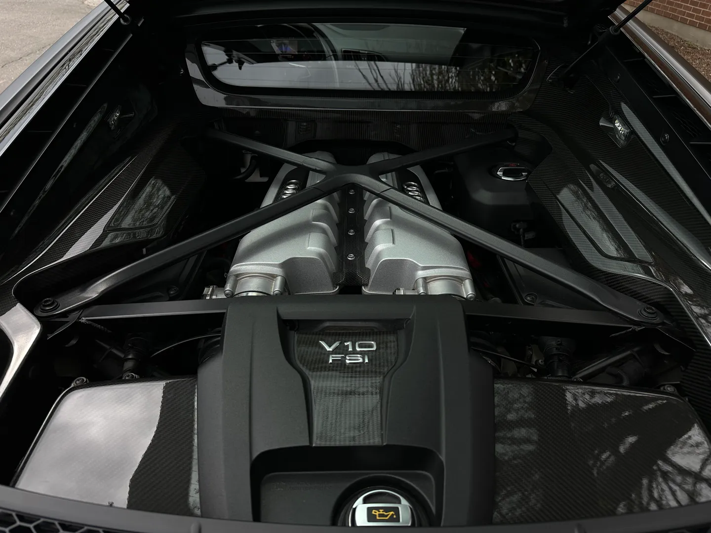 Audi R8 V10 Plus Quattro Coupe — photo 35