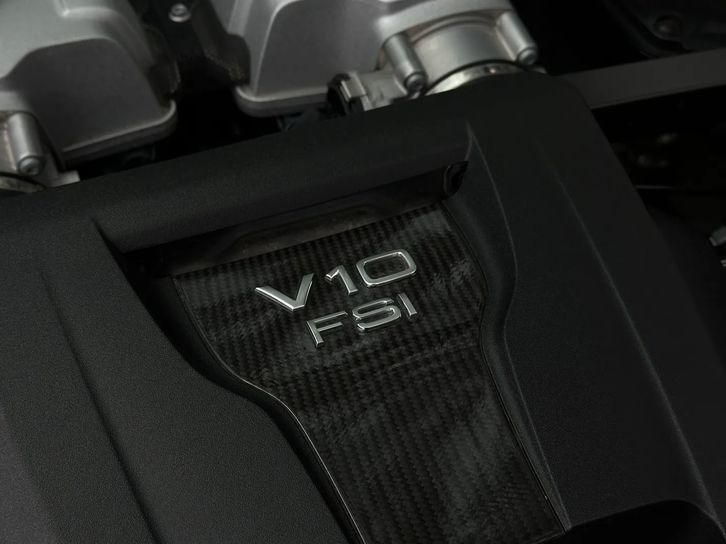 Audi R8 V10 Plus Quattro Coupe — photo 36