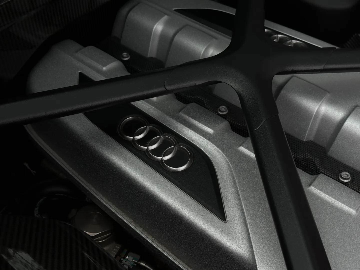 Audi R8 V10 Plus Quattro Coupe — photo 39