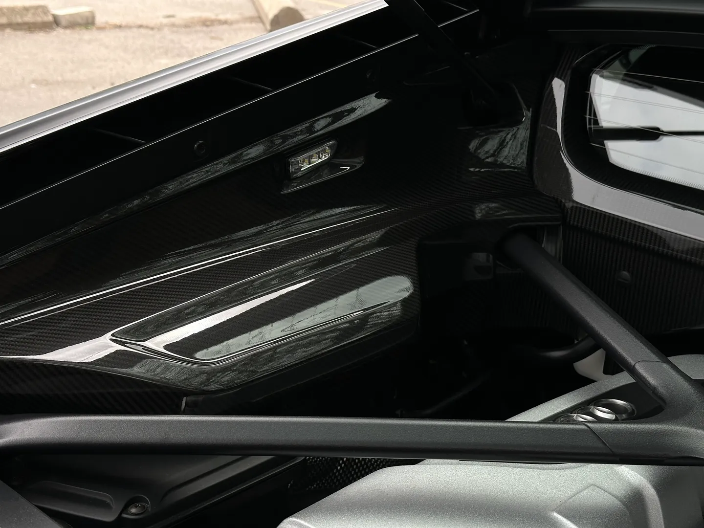 Audi R8 V10 Plus Quattro Coupe — photo 38