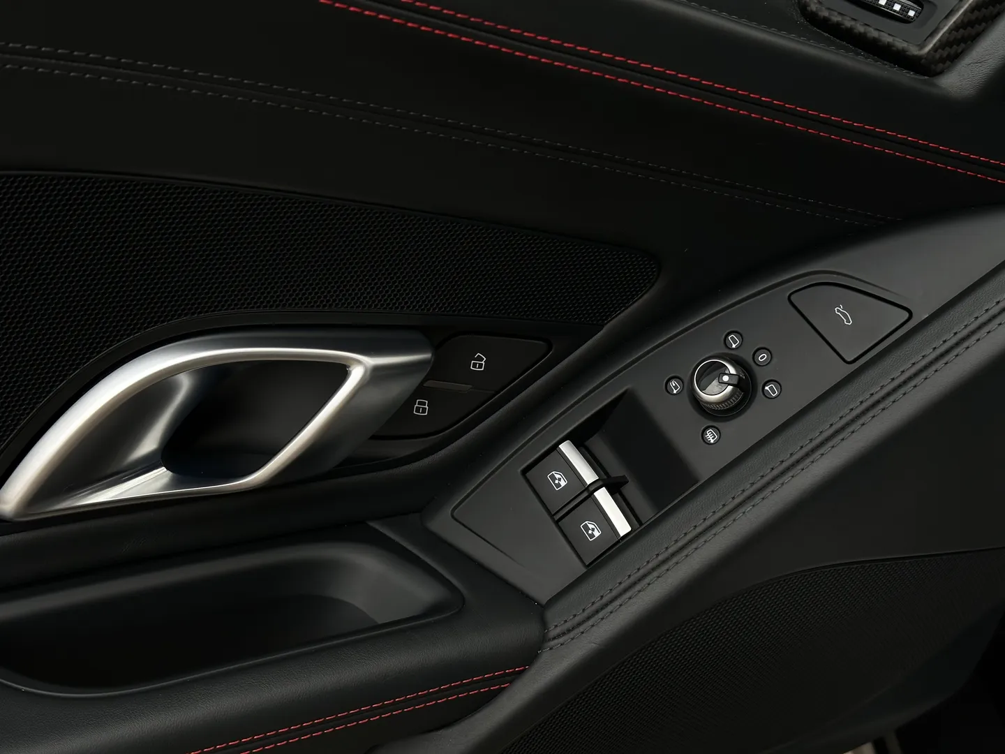 Audi R8 V10 Plus Quattro Coupe — photo 48