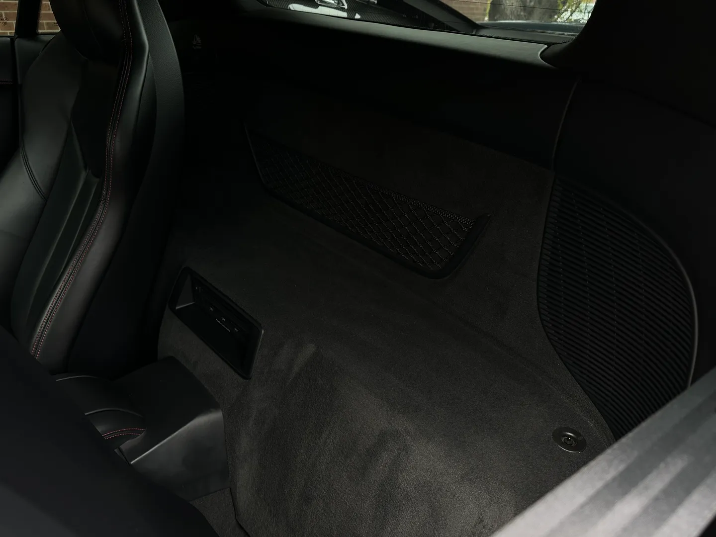 Audi R8 V10 Plus Quattro Coupe — photo 50